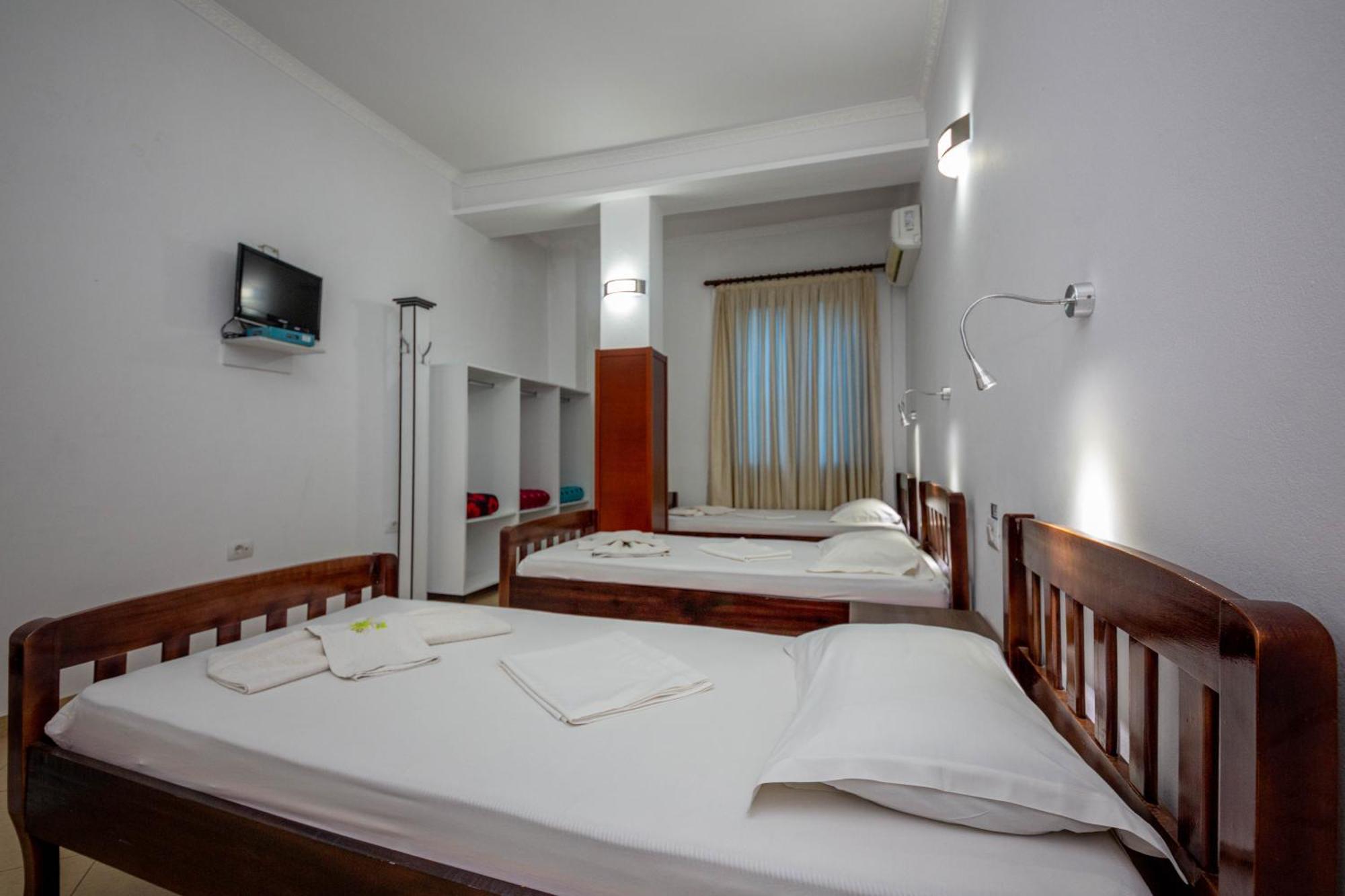 Hotel Shpella Berat Buitenkant foto