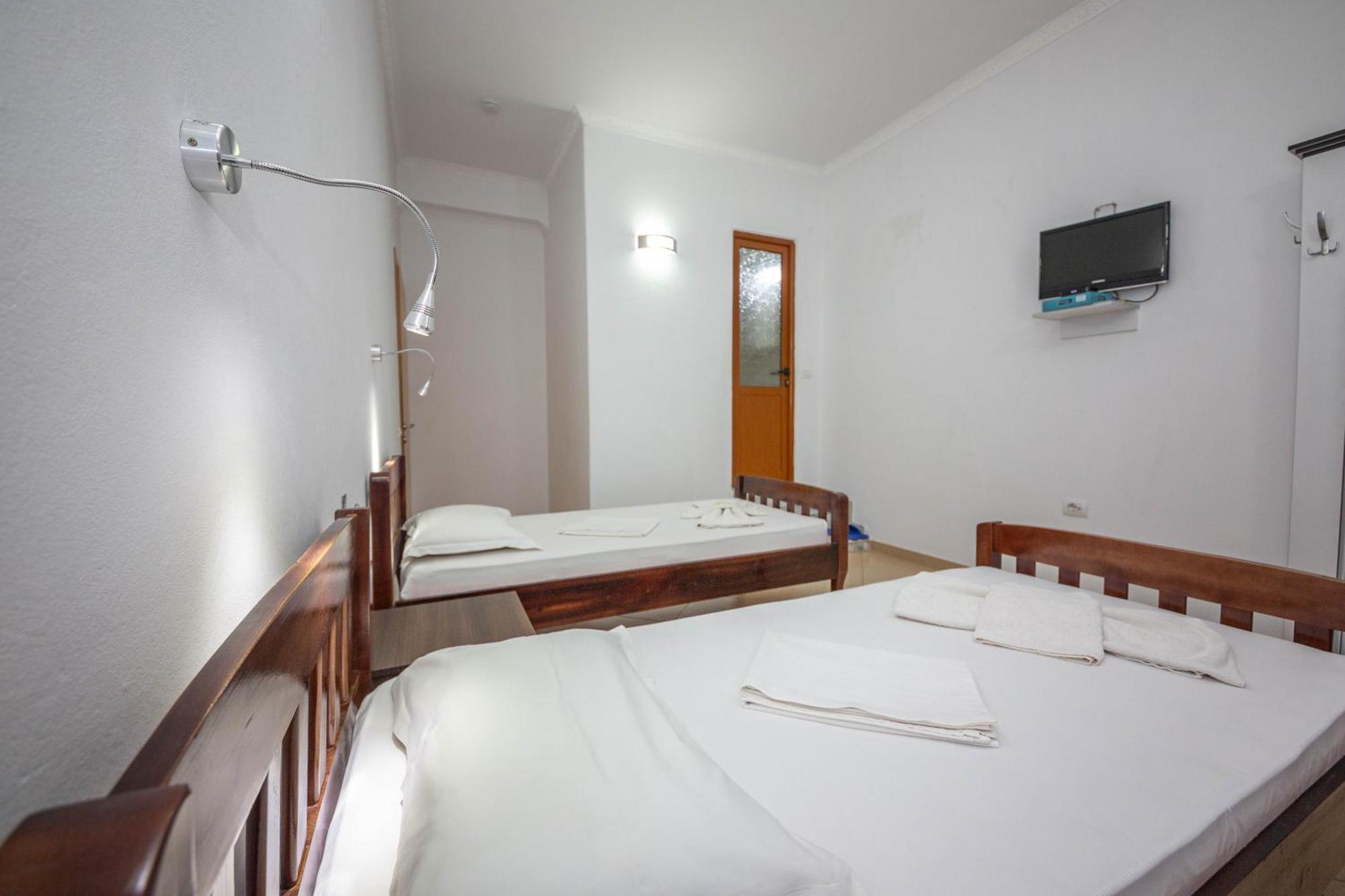 Hotel Shpella Berat Buitenkant foto
