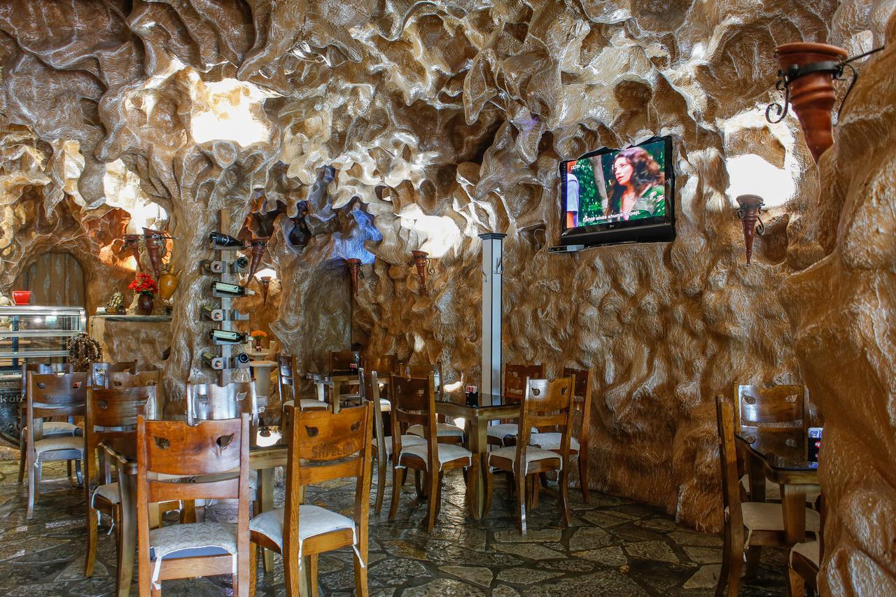 Hotel Shpella Berat Buitenkant foto