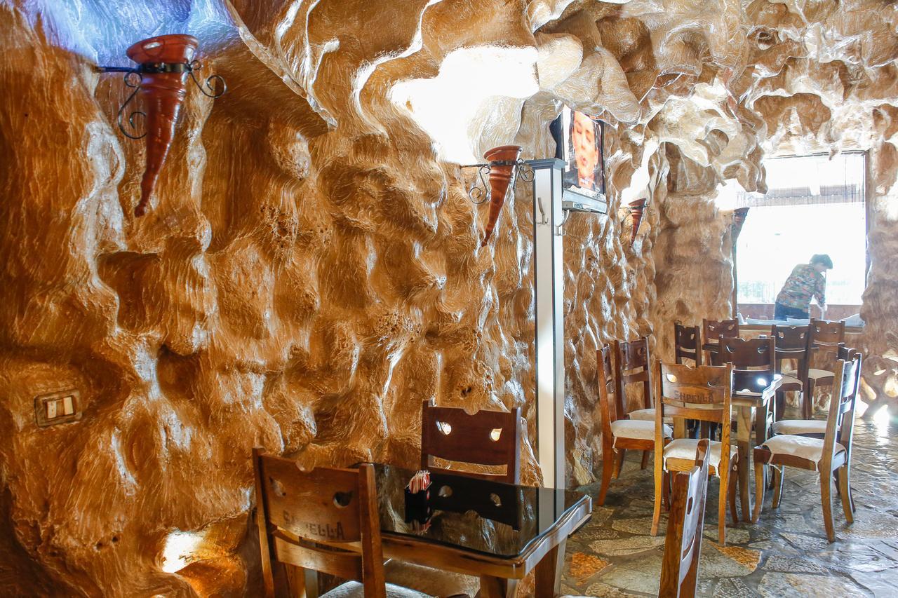 Hotel Shpella Berat Buitenkant foto